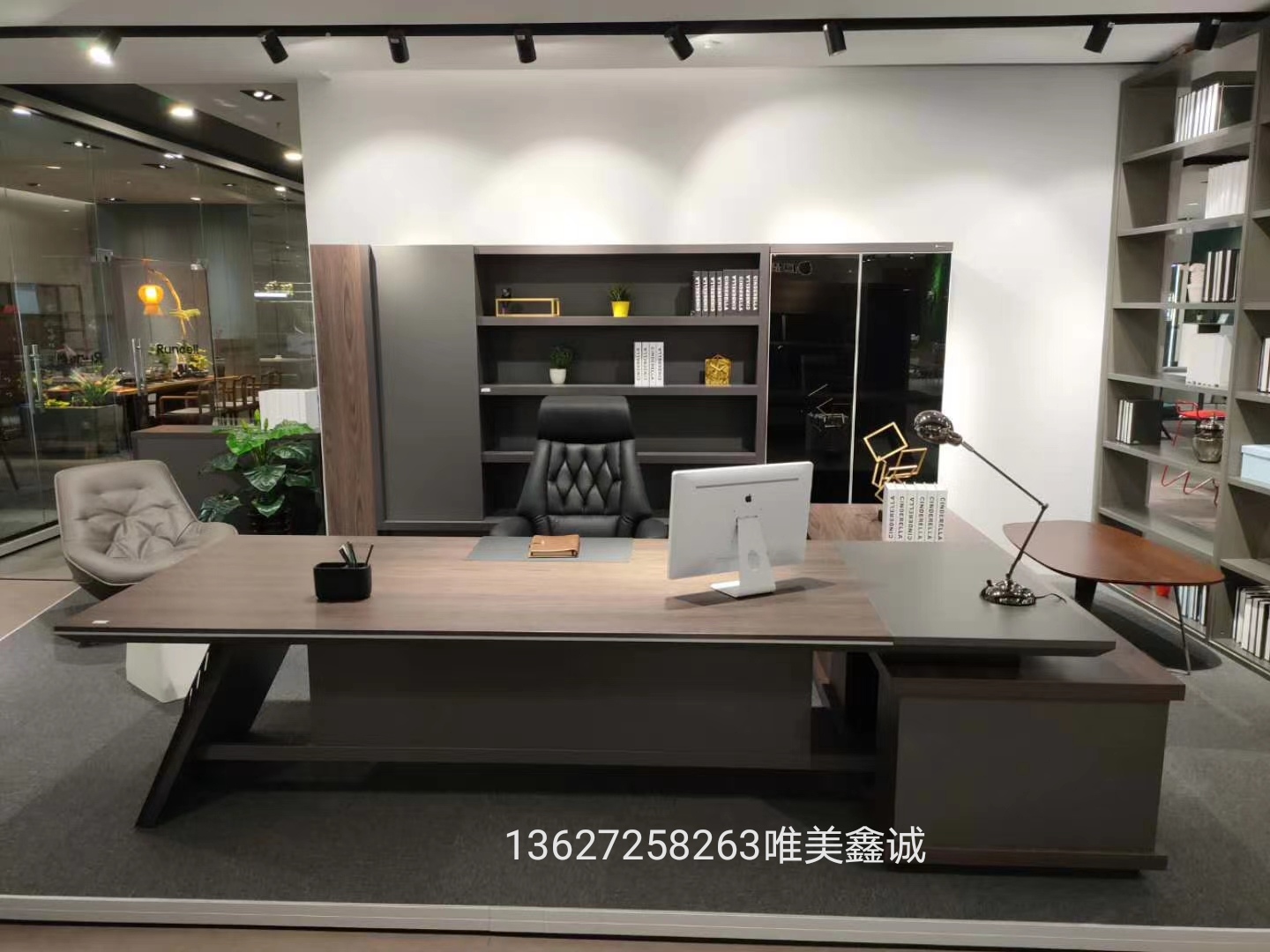 雞西 現(xiàn)代板式大班臺(tái)WM-HJ-620